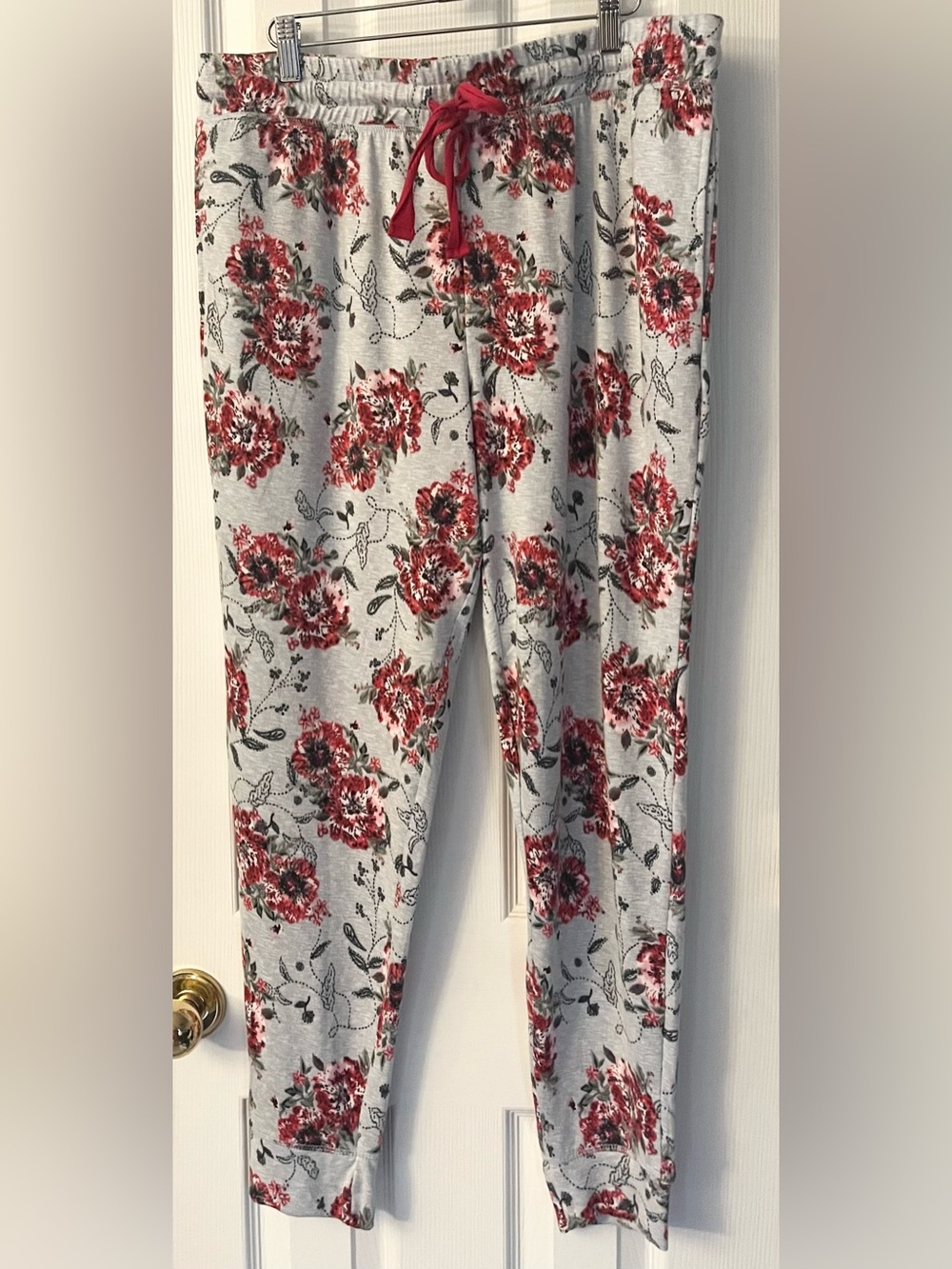 New Directions Floral Jogger Pants in Gray & Red XL